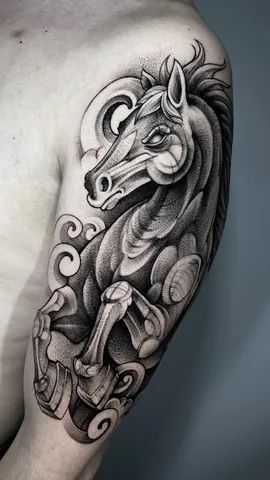 Fotografia real de un tatuaje blackwork