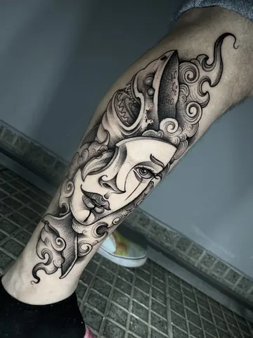 Fotografia real de un tatuaje blackwork