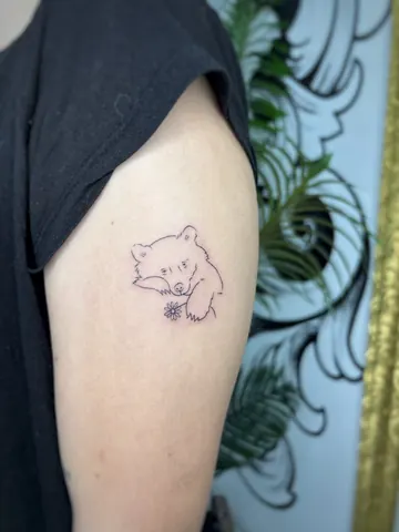 Fotografia real de un tatuaje fine line