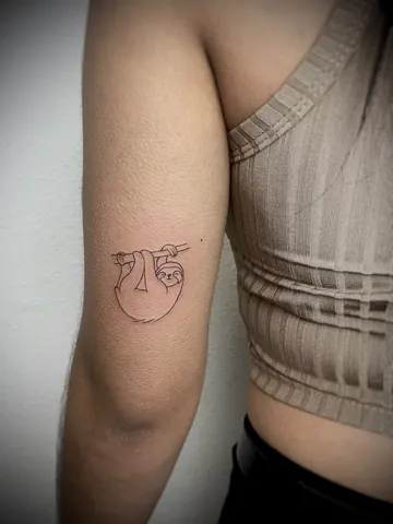 Fotografia real de un tatuaje fine line