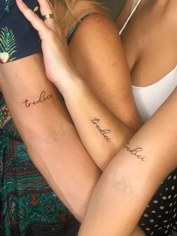 Fotografia real de un tatuaje fine line