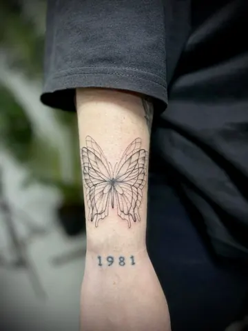 Fotografia real de un tatuaje fine line