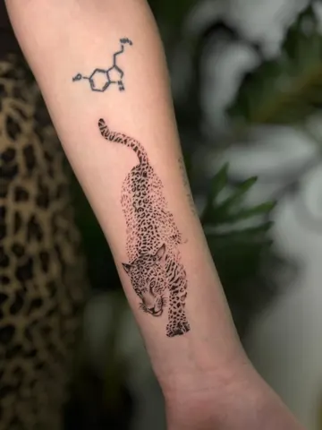 Fotografia real de un tatuaje fine line