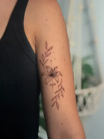 Fotografia real de un tatuaje fine line
