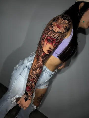 Fotografia real de un tatuaje neo-tradicional