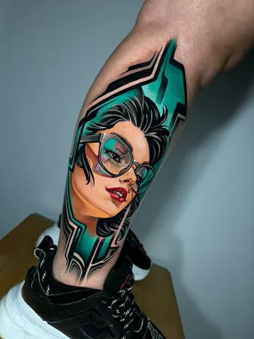 Fotografia real de un tatuaje neo-tradicional