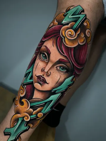 Fotografia real de un tatuaje neo-tradicional