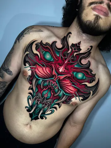 Fotografia real de un tatuaje neo-tradicional