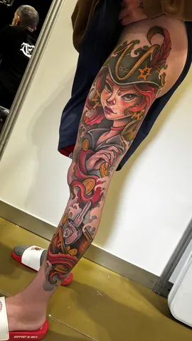Fotografia real de un tatuaje neo-tradicional