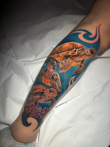 Fotografia real de un tatuaje neo-tradicional