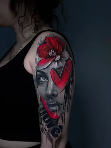 Fotografia real de un tatuaje realista