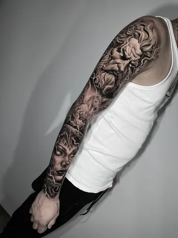 Fotografia real de un tatuaje realista