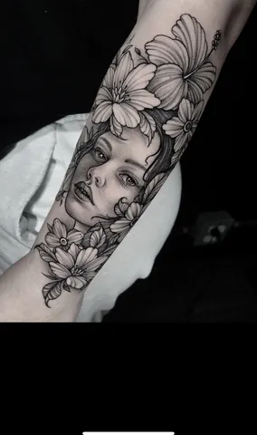 Fotografia real de un tatuaje realista