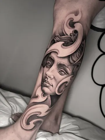 Fotografia real de un tatuaje realista