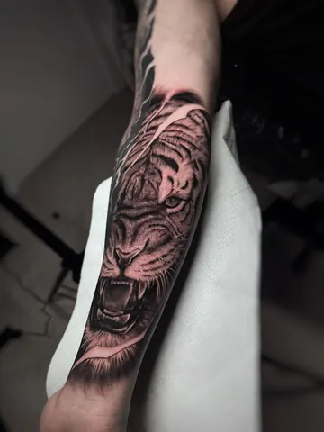 Fotografia real de un tatuaje realista