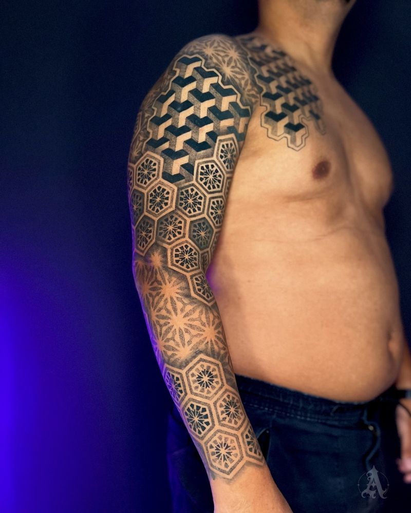Tatuaje dotwork de geometría completa de pecho a muñeca, puntillismo en negro