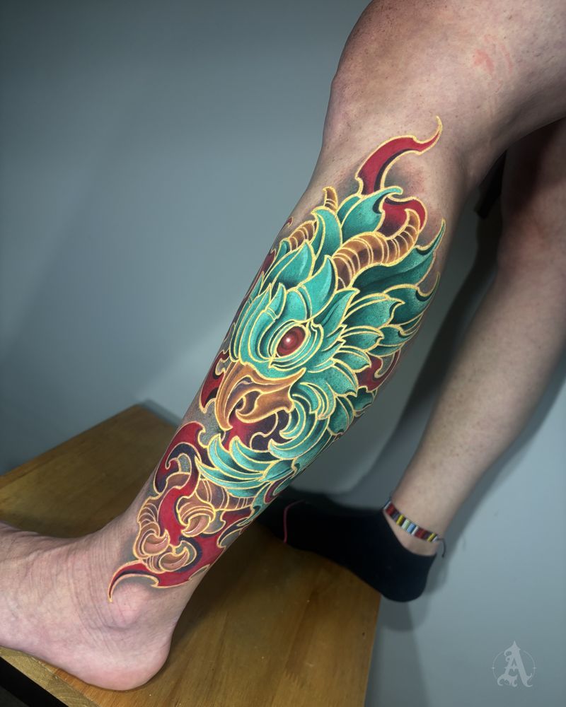 Tatuaje de peonía y nubes en espinilla, japonés con color