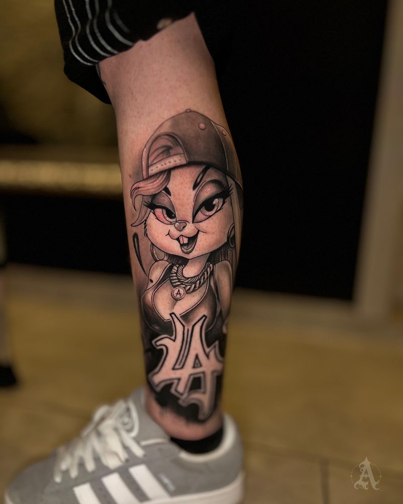 Tatuaje de personaje new school en antebrazo, realismo con color